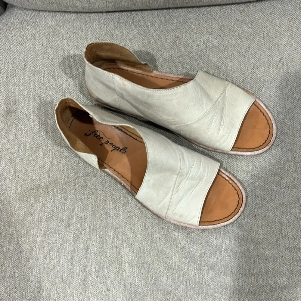 Free People Mont Blanc Dove Grey Leather Asymmetrical Sandal Size 37.5